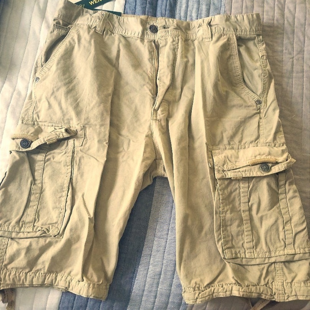 NWT Camel Cargo shorts